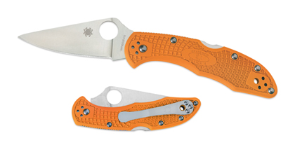 The Delica  4 Lightweight HAP 40 Sprint Run  Knife shown opened and closed.