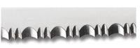 SPYDEREDGE - Ostrze ząbkowane Dwustopniowe wzory ząbkowania Spyderco składające się z jednego dużego i dwóch małych ząbków. Wzór zwiększa powierzchnię krawędzi tnącej nawet o 24%. Ostrza takie występują także w nożach kuchennych lub ratunkowych. U innych producentów niż Spyderco noże z pełnym ząbkowaniem krawędzi tnącej mogą nazywać się serrated edge.